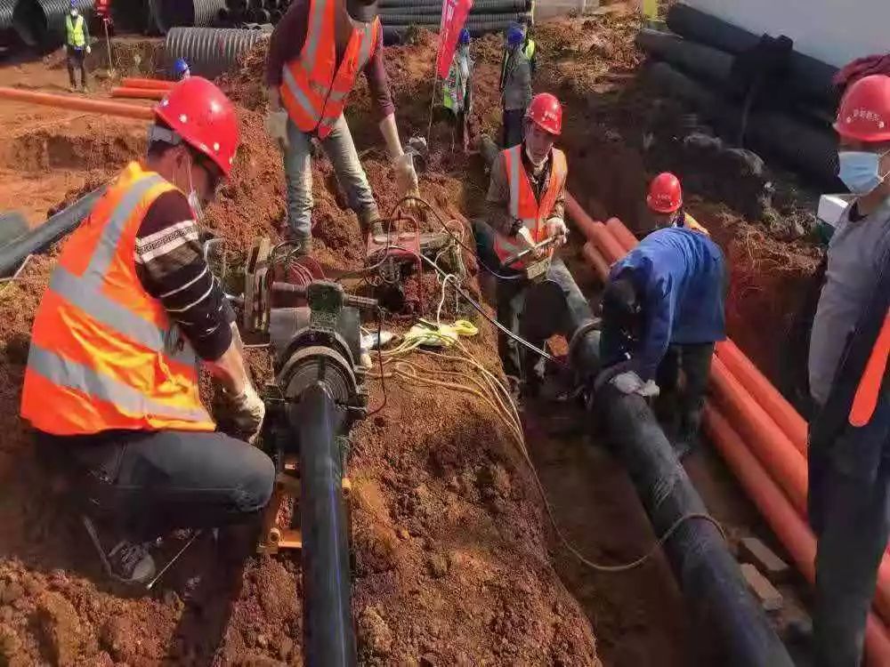 他們怎樣為火神山雷神山醫(yī)院送進(jìn)生命源泉——防腐管道的鋪設(shè)與保障